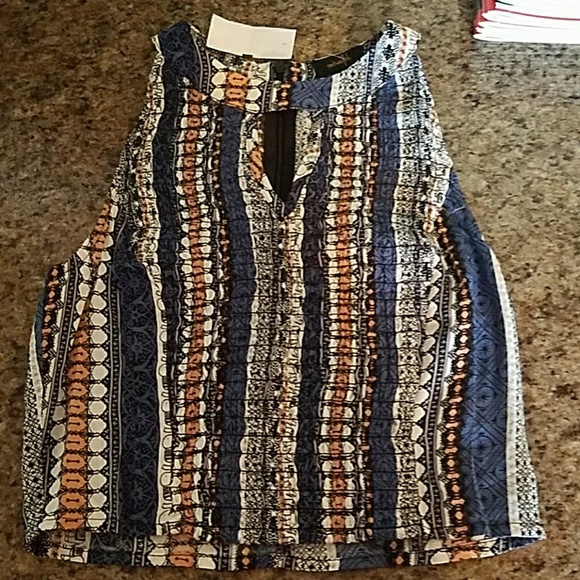 ontwelfth Tops - Ontwelfth halter NWT